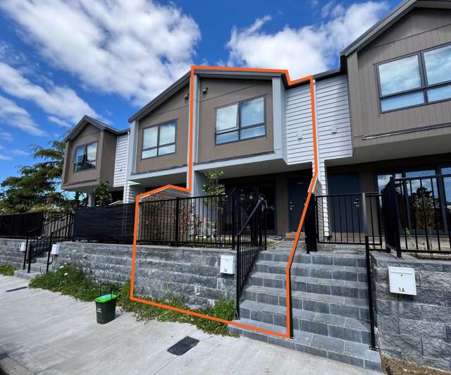 Stunning One-year-old 2 Bed+Study Townhouse in Blockhouse Bay!!!