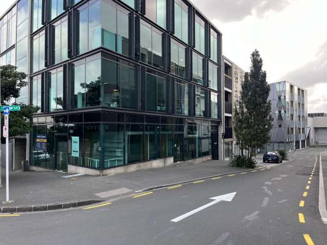 Premium Office / Showroom Combo