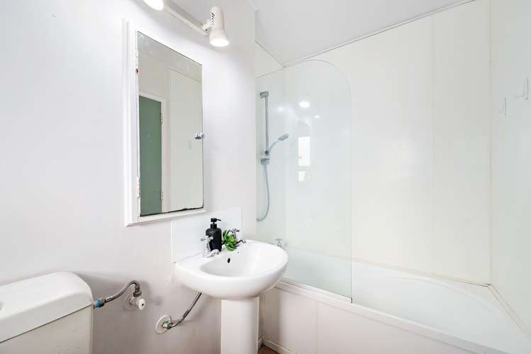 2/52 Russell Terrace Berhampore_9
