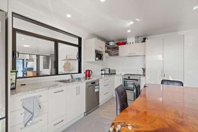 Modern Coastal Living - Walk to Tokerau Beach