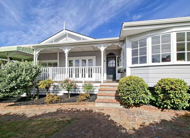 Richmond’s One-of-a-Kind Villa – Fall in Love!