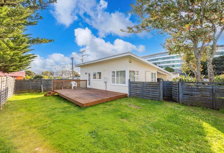 2/6 Northcote Road Takapuna_11