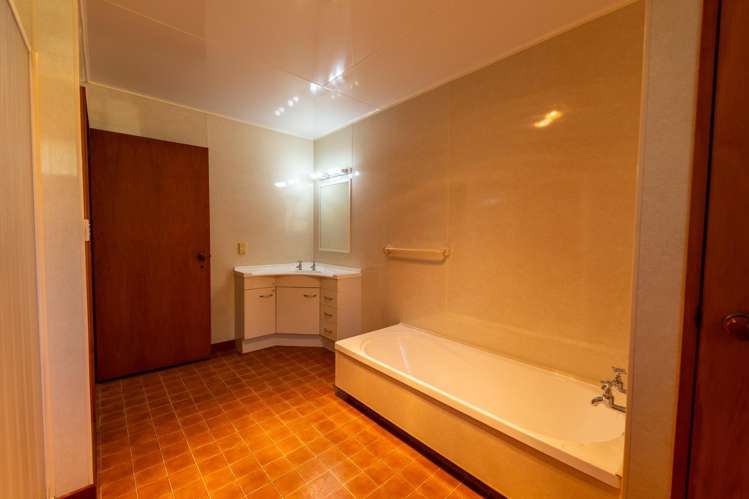 727 Waimea Valley Road Mandeville_11