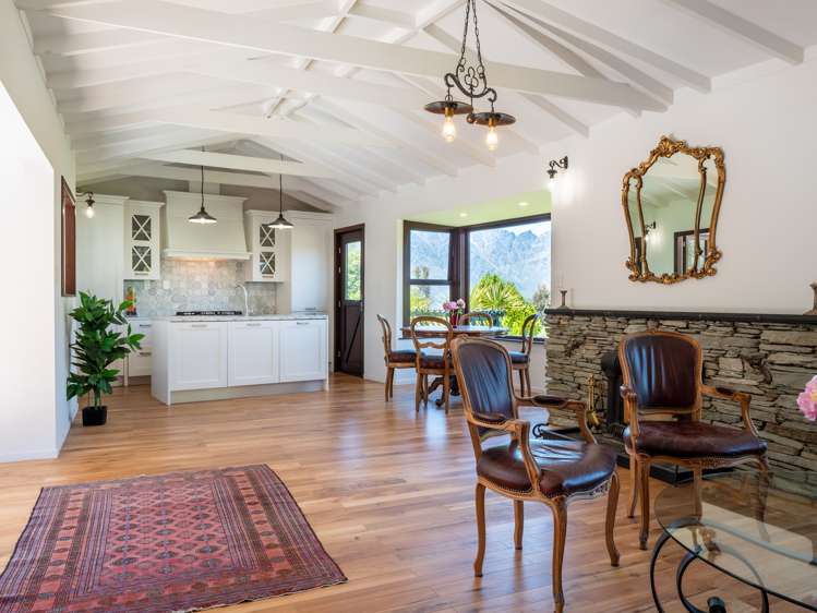 85 Arawata Terrace Fernhill/Sunshine Bay_17