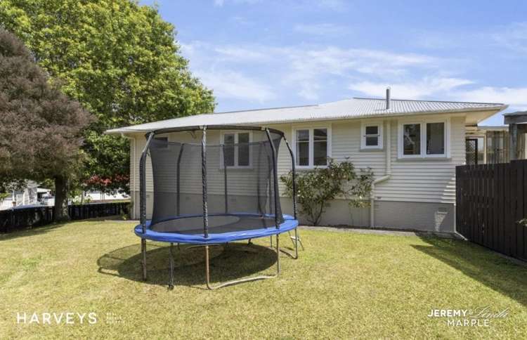 120 Vodanovich Road Te Atatu South_24