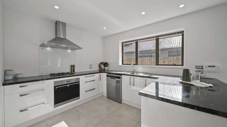 32 Robert Duncan Road Belfast_6