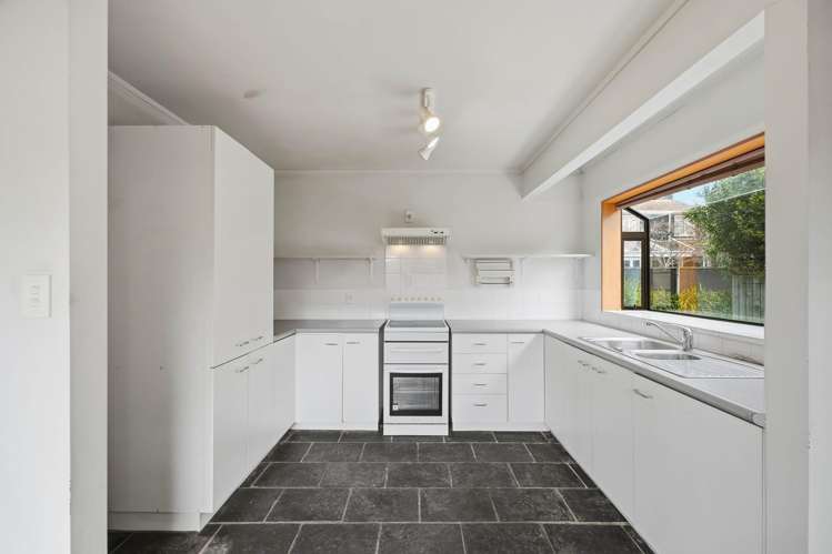 2/6 Maleme Avenue Belmont_10