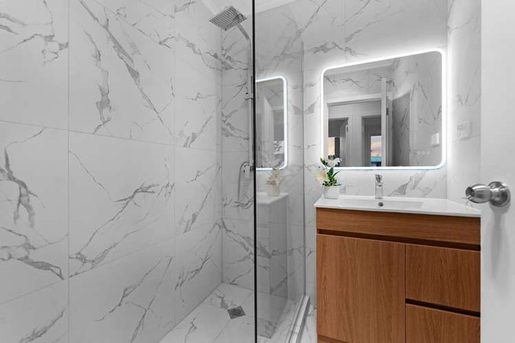 12 Ozich Avenue Te Atatu South_11