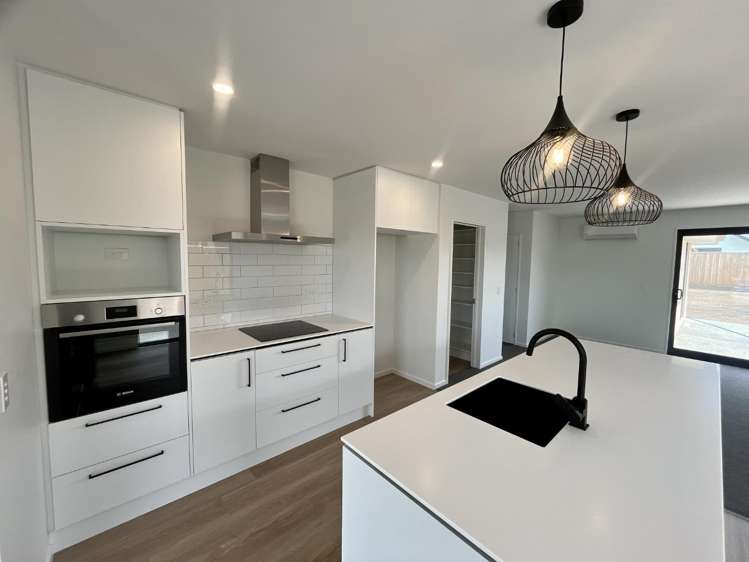 21 Muldowney Drive 11103_1