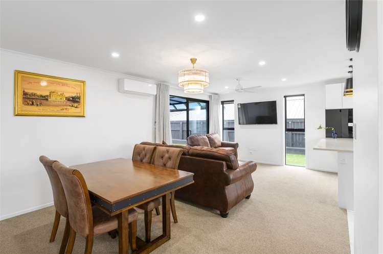 16 Inuwai Street Glenview_8