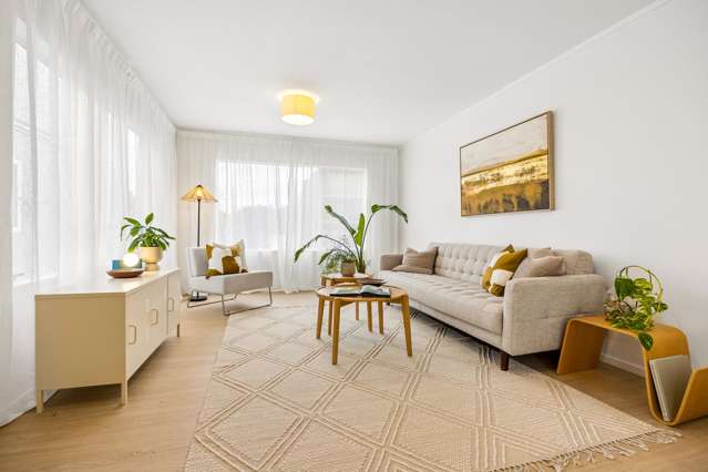 WHEN LOCATION COUNTS. RENOVATED, RELAXED LIVING.