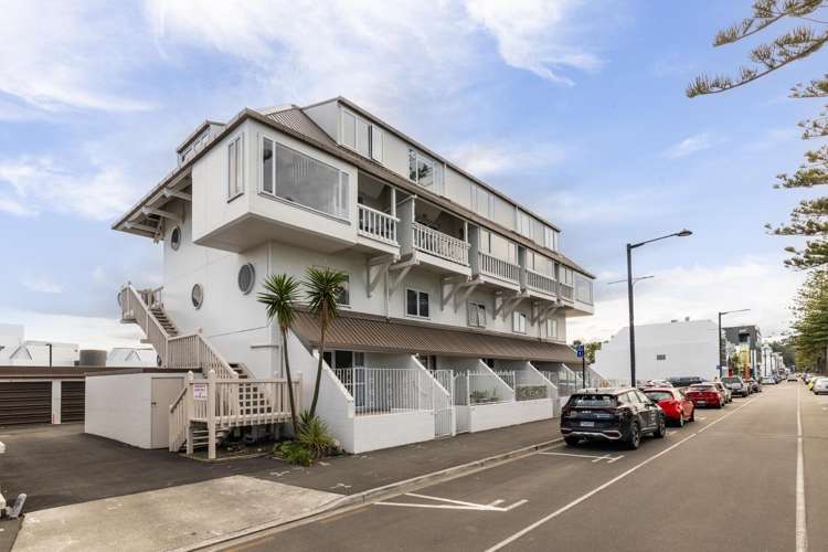 241 Marine Parade Napier South_18