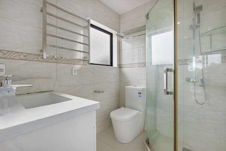 10 Celsmere Lane Te Atatu Peninsula_15