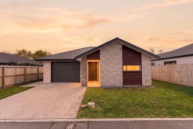 Near New Easy-Care Quality close to the Quarry