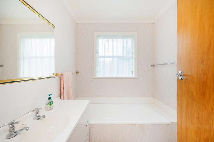 8 Somerset Crescent Highbury_8