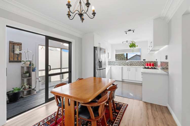 2/8 Leven Lane Totara Heights_16