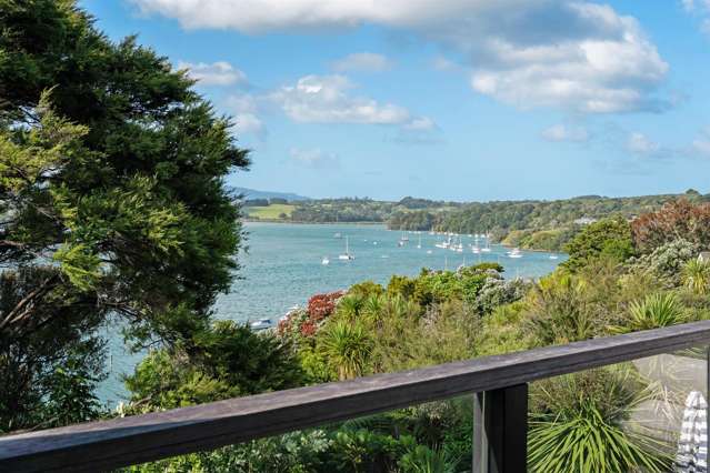 PONTING FITZGERALD DESIGN WITH SENSATIONAL VIEWS