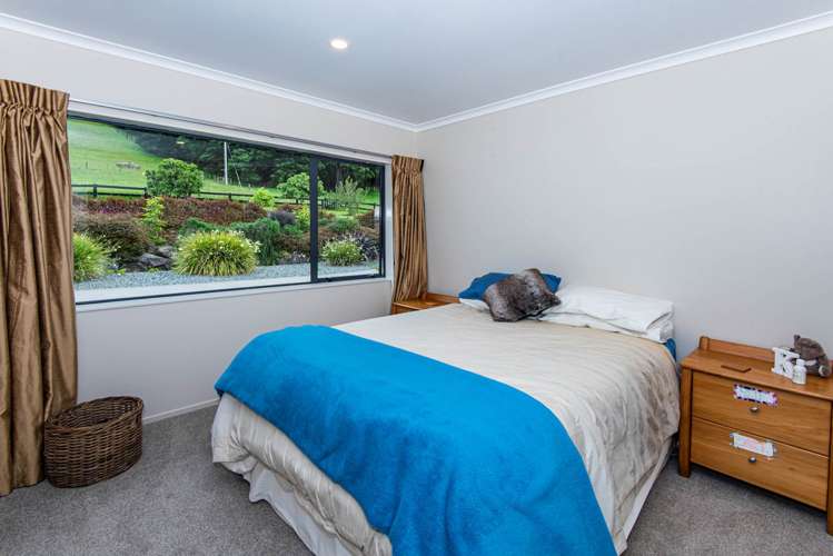 21 Going Road Matarau_13