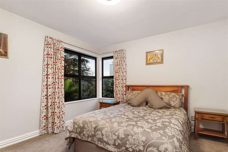 2 June Gardens Northwood_16