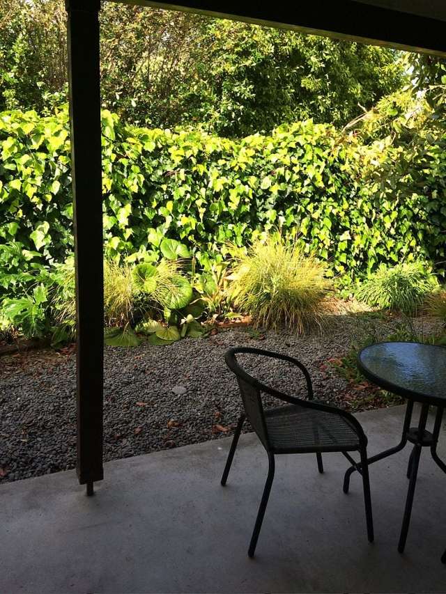 Charming 2BR Townhouse in Burnside