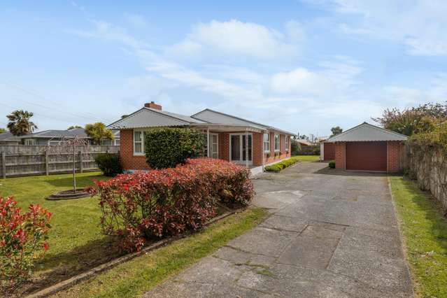 Beautiful Home with Studio & Multiple Garaging!