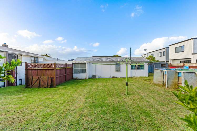 102 & 104 Matipo Road Te Atatu Peninsula_8