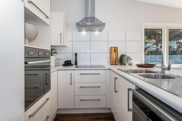 38 Rua Street Lyall Bay_5