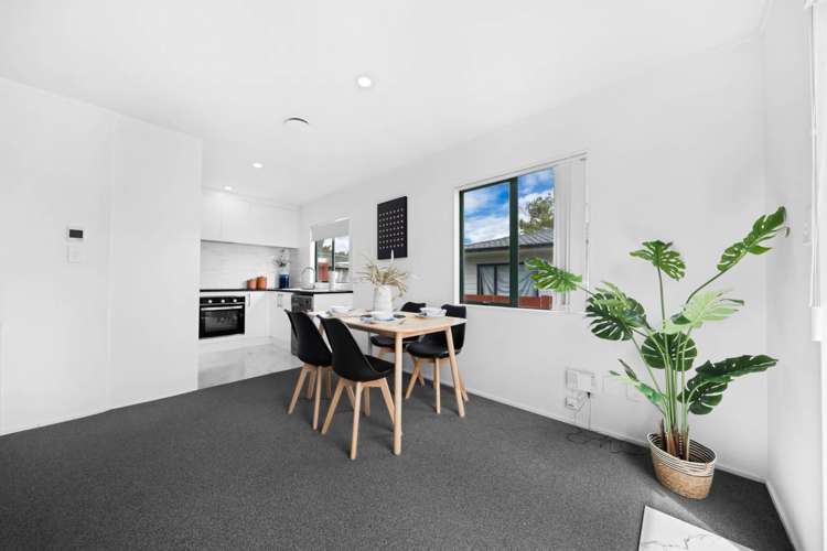 148 & 148A Solar Road Glen Eden_24