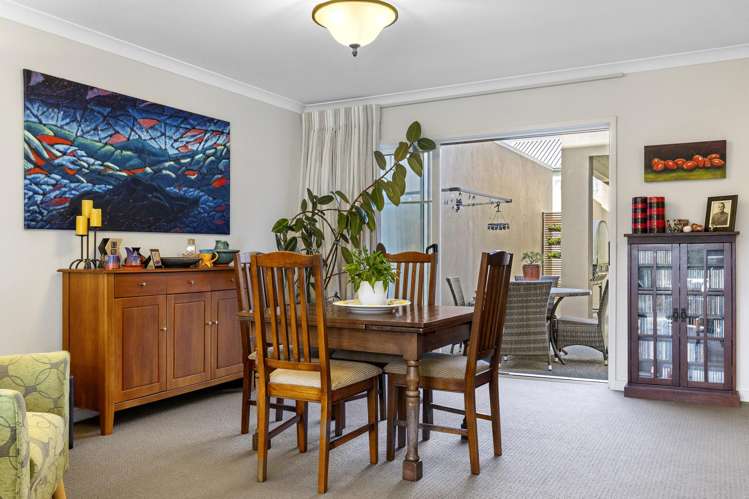 47 Chateau Crescent Rangatira Park_10