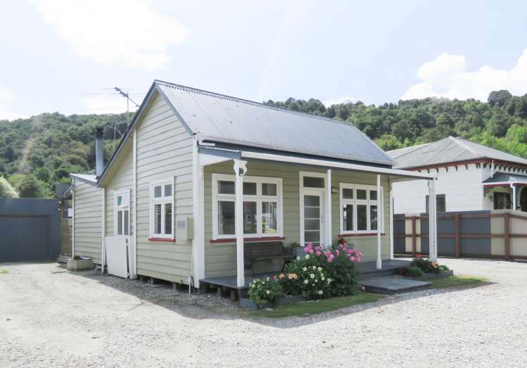 6 Herald Street Reefton_11