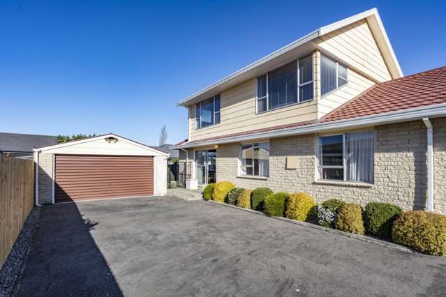 Super-Sized Living in Convenient Location!