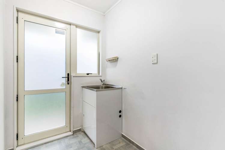 10 Blowers Place Flat Bush_18