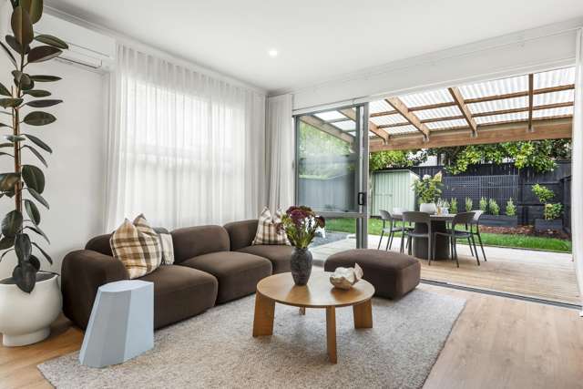 Garden, covered deck and parking for 3