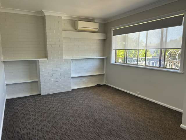 2/51 Seignior Street Junee_1