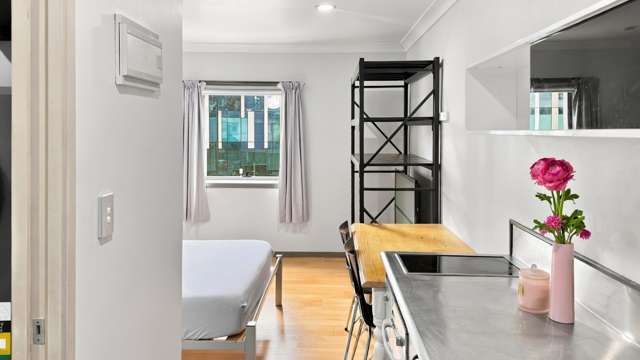 Furnished CBD Studio | Walk to Viaduct & CRL
