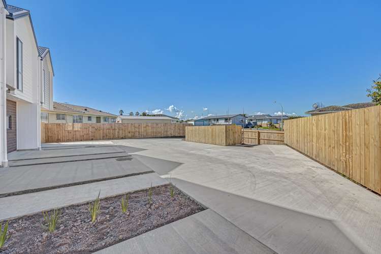 2/11 Kelburn Lane Mangere_15