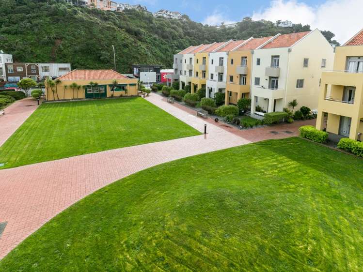 72/305 Evans Bay Parade Hataitai_13