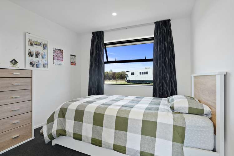 64 Bruces Road Sefton_11