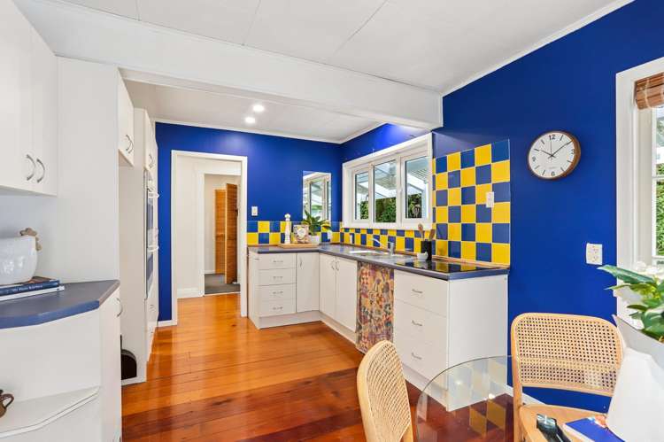 562 Scenic Drive Waiatarua_5