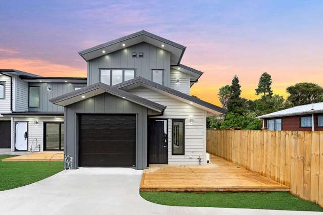 Brand New 3-Bed, 2.5 Bath with Garage - Lorne St