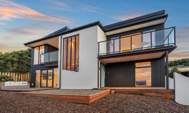 Style, Sophistication & Sea Views on Soleares