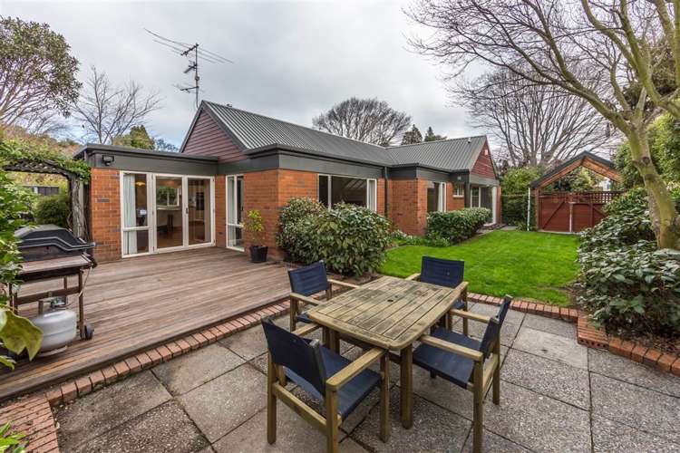 2/32a Bryndwr Road Fendalton_0