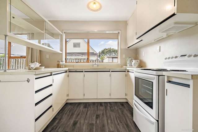 2/50 Luton Avenue Sunnyhills_4