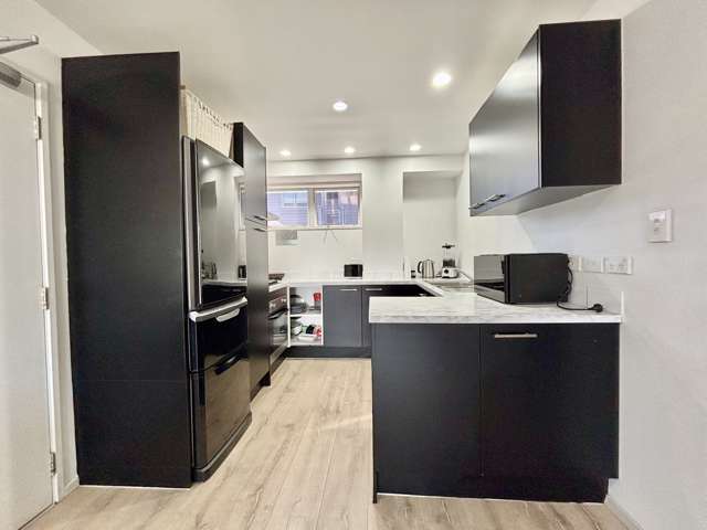 Spacious partly furnished 2 bedrooms with 2 bathrooms + 1 carpark