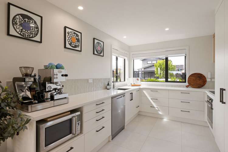 55 Probert Crescent Chartwell_7