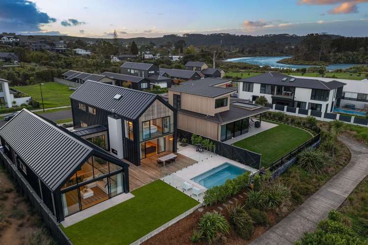 88 Riverhead Point Drive Riverhead_16