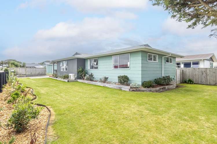 2 Robert McKeen Street Otaki Beach_22