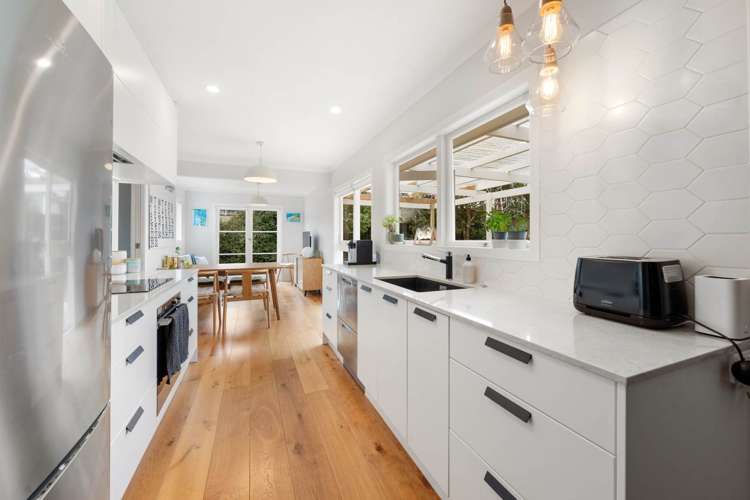 18 Booralee Avenue Botany Downs_14