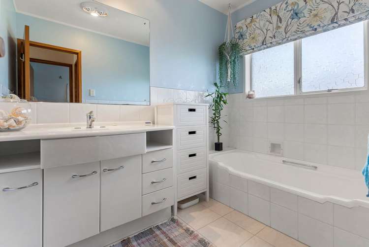 22 Taitua Drive Te Atatu South_14