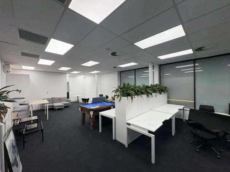 Shop 4, 110 Devonport Road City Centre_2